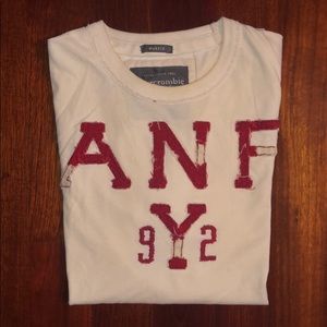Abercrombie & Fitch ✨NWOT ✨Brand New 👕 T-SHIRT 😎